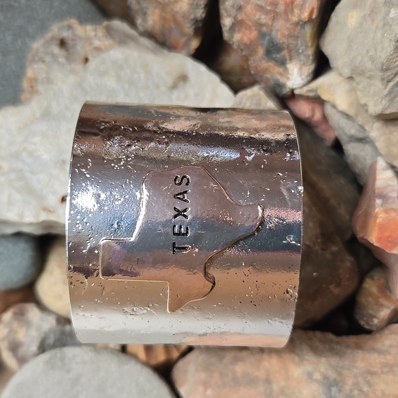 unbranded Jewelry - Silvertone Cuff With Goldtone Texas Emblem NWOT